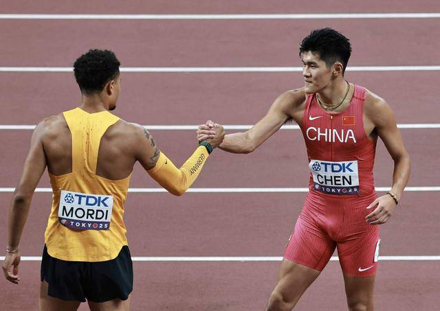 中国15岁“跨栏少年”横空出世！天赋异禀，网友：下一个刘翔