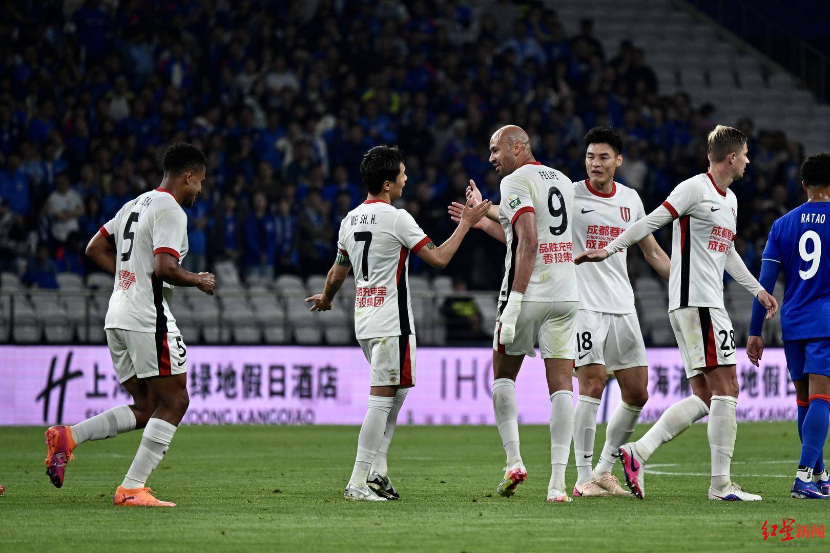 让2追3！成都蓉城客场上演惊天逆转，补时连进两球击败上海申花